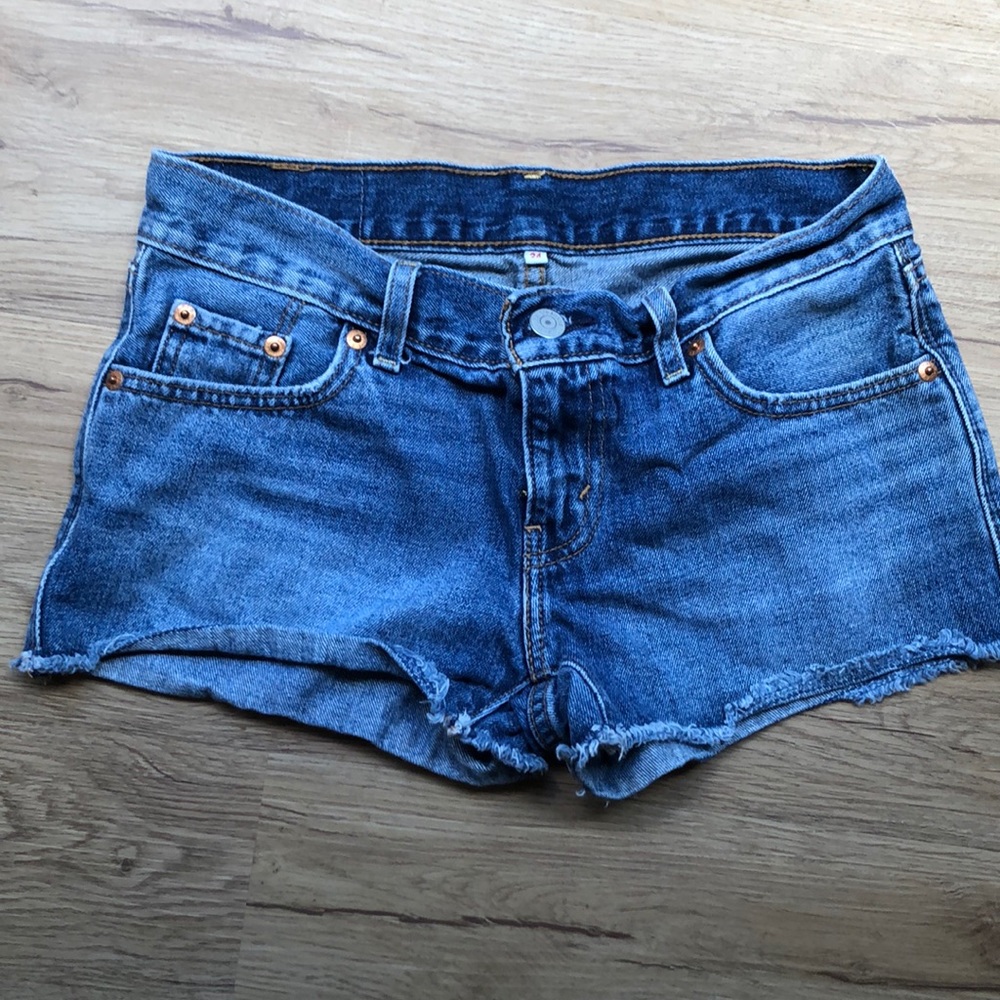 Classic Levi cut offs 24